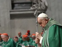 البابا فرنسيس يترأّس ذبيحة إلهيّة في بازيليك القدّيس بطرس، الفاتيكان، لاختتام أعمال الدورة الأولى من الجمعيّة العامة الـ16 لسينودس الأساقفة