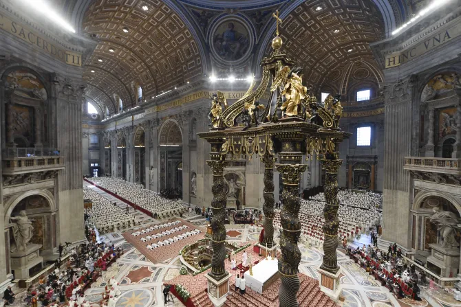 البابا لاوون الرابع عشر يحتفل بالذبيحة الإلهيّة صباح اليوم عند مذبح الاعتراف المبنيّ على ضريح القدّيس بطرس الرسول-الفاتيكان