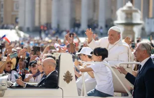 البابا فرنسيس صباح اليوم في ساحة القدّيس بطرس-الفاتيكان مصدر الصورة: دانييل إيبانيز/آسي مينا