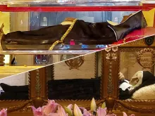 ضريحا القدّيستَيْن ريتا في بلدة كاشيا الإيطاليّة وبرناديت سوبيرو في مدينة نيفير الفرنسيّة