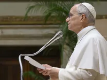 البابا لاوون يلتقي أجهزة الاستخبارات الإيطاليّة في الفاتيكان