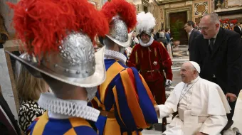 البابا فرنسيس يلتقي الحرس السويسريّ الحبريّ صباح اليوم في القصر الرسوليّ-الفاتيكان مصدر الصورة: فاتيكان ميديا
