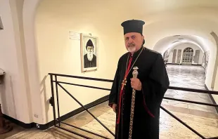 يونان يصلّي في المغاور الفاتيكانيّة مصدر الصورة: بطريركيّة السريان الكاثوليك