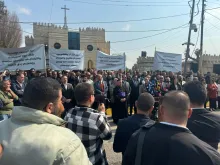 وقفة احتجاجيّة أمام كاتدرائيّة مار يوسف الكلدانيّة في مدينة أربيل العراقيّة