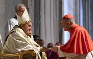 البابا فرنسيس يترأّس رتبة قراءة مرسوم الدعوة إلى يوبيل 2025 في بازيليك القدّيس بطرس-الفاتيكان مصدر الصورة: فاتيكان ميديا