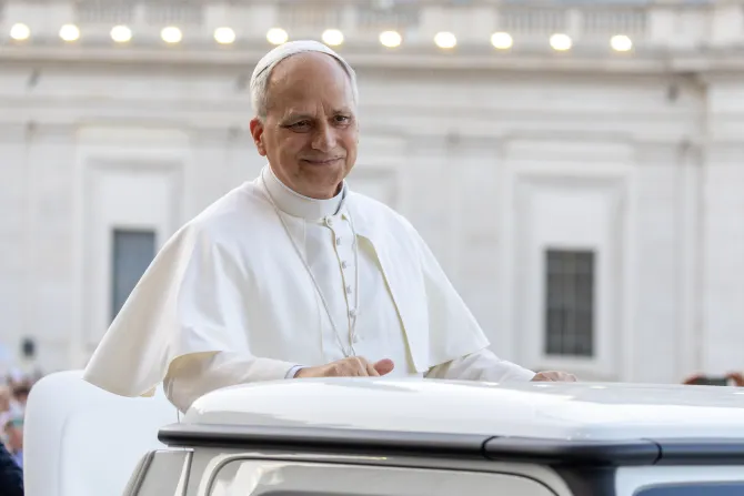 البابا لاوون الرابع عشر يترأّس عشيّة صلاة بمناسبة عيد العنصرة في ساحة القدّيس بطرس-الفاتيكان في شهر يونيو/حزيران الماضي