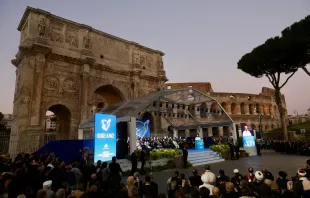 البابا يُلقي كلمة في الكولوسيوم ضمن لقاء عالميّ لأجل السلام مصدر الصورة: دانييل إيبانيز/آسي مينا