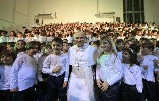 البابا لاوون الرابع عشر يحضر النسخة الـ11 من الحفل الميلاديّ «إنكانتو» في المدرسة الحبريّة بولس السادس في منطقة كاستل غاندولفو مصدر الصورة: فاتيكان ميديا