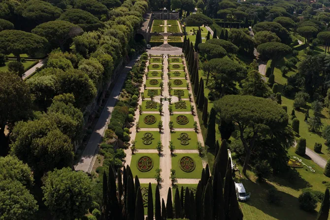 «قرية كُنْ مسبّحًا» في كاستل غاندولفو الإيطاليّة