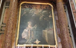 لوحة للقدّيس أندراوس أفيلينو في الكابيلا المكرّسة على اسمه في بازيليك سانت أندريا ديلا فالي-روما. وفيها يظهر أفيلينو في آخر لحظات حياته، يتعرّض لسكتة دماغيّة عند بدء الذبيحة الإلهيّة. مصدر الصورة: إلياس الترك/آسي مينا