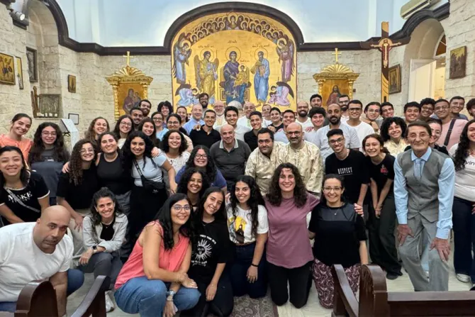 المطران جان ماري شامي يقود مجموعة شبّان وشابّات من مصر إلى يوبيل الشبيبة في روما الأسبوع المقبل