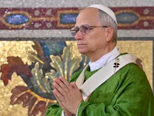 البابا لاوون الرابع عشر يترأّس الذبيحة الإلهيّة في مزار القدّيسة مريم ديلّا روتوندا-ألبانو الإيطاليّة