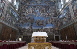 إعداد كنيسة سيستين لانتخاب خَلفٍ للبابا فرنسيس في مايو/أيّار 2025 مصدر الصورة: فاتيكان ميديا