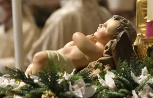 تمثال للطفل يسوع وُضِعَ في بازيليك القدّيس بطرس الفاتيكانيّة مساء 24 ديسمبر/كانون الأوّل 2024 في خلال الذبيحة الإلهيّة مصدر الصورة: فاتيكان ميديا