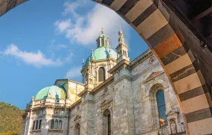 كاتدرائيّة العذراء سيّدة الانتقال في مدينة كومو الإيطاليّة مصدر الصورة: LouieLea/Shutterstock