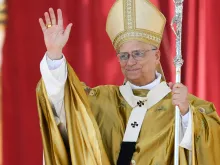 البابا لاوون الرابع عشر يحتفل بالذبيحة الإلهيّة في ساحة القدّيس بطرس الفاتيكانيّة لإعلان قداسة كارلو أكوتيس وبيير جورجيو فراسّاتي (7 سبتمبر/أيلول 2025)