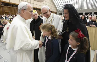 البابا لاوون الرابع عشر يلتقي فرسان القبر المقدّس في القدس صباح اليوم في الفاتيكان مصدر الصورة: فاتيكان ميديا