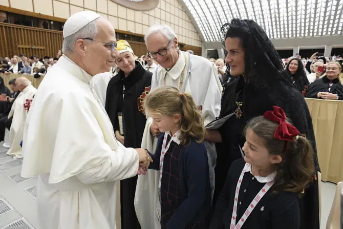 البابا لاوون الرابع عشر يلتقي فرسان القبر المقدّس في القدس صباح اليوم في الفاتيكان