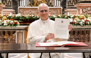 البابا لاوون الرابع عشر يوقّع رسالة «رسم خرائط جديدة للرجاء» في بازيليك القدّيس بطرس-الفاتيكان مصدر الصورة: فاتيكان ميديا