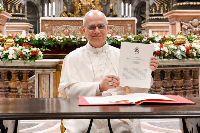 البابا لاوون الرابع عشر يوقّع رسالة «رسم خرائط جديدة للرجاء» في بازيليك القدّيس بطرس-الفاتيكان