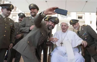 البابا فرنسيس في مقابلة عامّة بشهر يونيو/حزيران 2022، ساحة القدّيس بطرس-الفاتيكان مصدر الصورة: فاتيكان ميديا