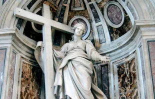 تمثال للقدّيسة هيلانة في بازيليك القدّيس بطرس-الفاتيكان مصدر الصورة: Public domain via Wikimedia commons