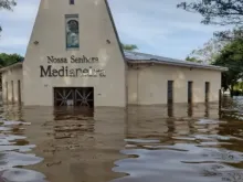 غرق كنيسة السيّدة العذراء الوسيطة في رئاسة أسقفيّة بورتو أليغريه البرازيليّة بسبب الفيضانات