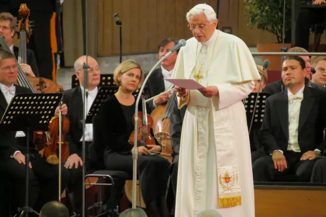 البابا بنديكتوس السادس عشر في حفل موسيقي بمناسبة عيد ميلاده في العام 2012