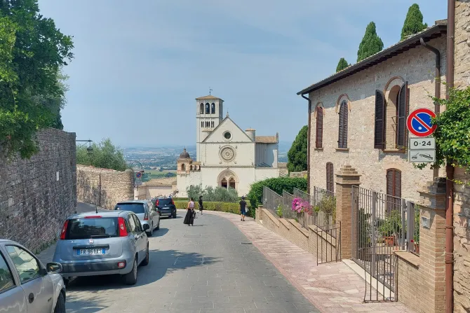 الدير المقدّس في أسّيزي الإيطاليّة