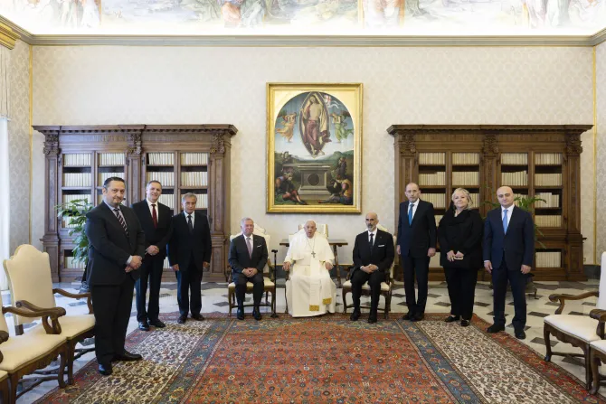 البابا فرنسيس يلتقي ملك الأردن عبدالله الثاني في القصر الرسولي الفاتيكانيّ