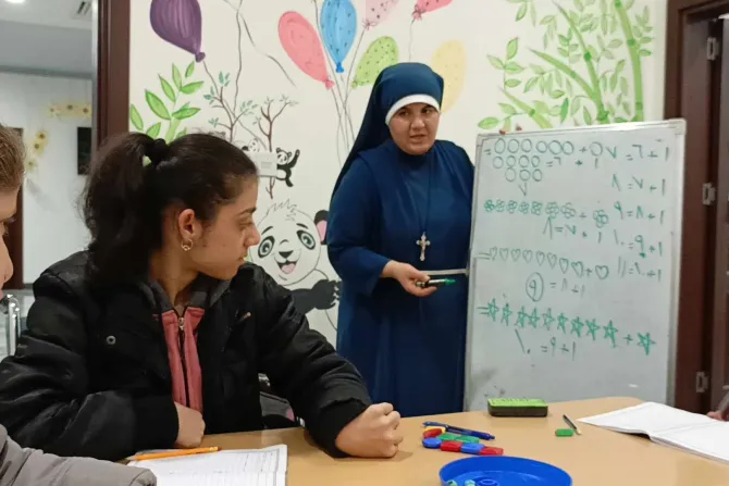 أخوات مريم المـُرسَلات للقربان الأقدس يخدمنَ المحتاجين في العراق