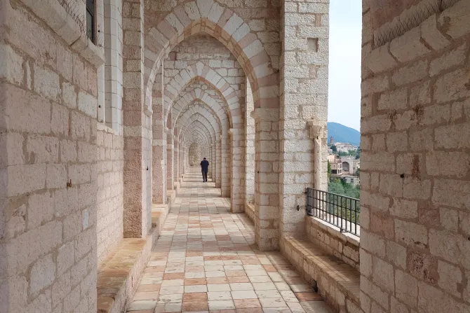 الدير المقدّس في أسّيزي الإيطاليّة