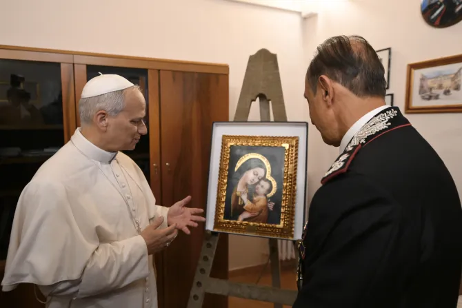 البابا لاوون الرابع عشر يترأّس الذبيحة الإلهيّة في كابيلّا مقرّ الشرطة في قرية كاستل غاندولفو الإيطاليّة