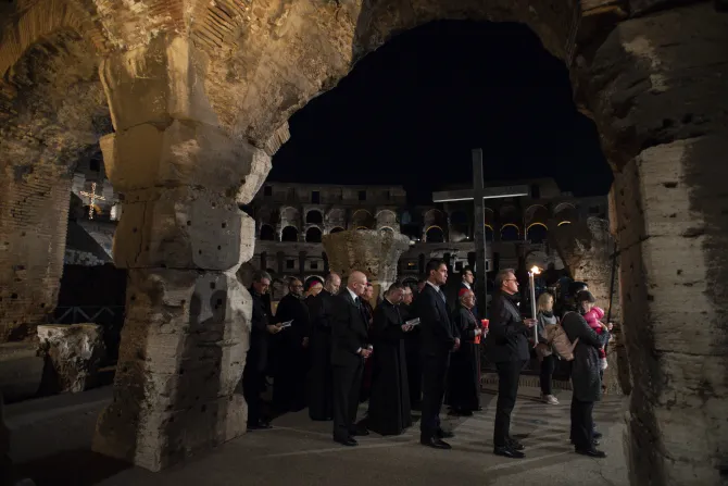 صلاة درب الصليب يوم الجمعة العظيمة 2022 في الملعب الرومانيّ الكولوسيوم-روما