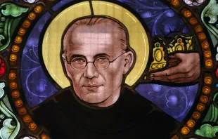 زجاجية للقديس مكسيميليان كولبي من كنيسة سيدة الانتقال في ماريا بيستريكا-كرواتيا Provided by: Zvonimir Atletic/Shutterstock