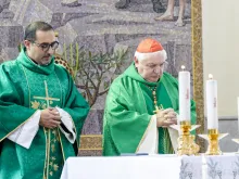 أفلين يترأّس القدّاس الإلهيّ في كنيسة الفادي للاتين في الطيبة، رام الله