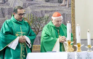 أفلين يترأّس القدّاس الإلهيّ في كنيسة الفادي للاتين في الطيبة، رام الله مصدر الصورة: سند ساحلية/آسي مينا