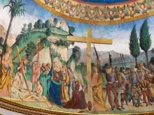 لوحة جداريّة تجسّد تفاصيل اكتشاف الصليب المقدّس منسوبة إلى الفنانين ميلوزو وأنطونيازو رومانو وماركو بالميزانو