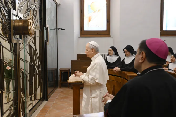 البابا لاوون الرابع عشر يزور دير راهبات الكلاريس في منطقة ألبانو الإيطاليّة