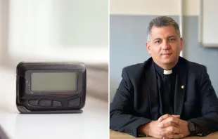 الأب مروان غانم وأحد أنواع أجهزة النداء اللاسلكيّة (بيجر) التي تعرّضت دفعةٌ منها للتفجير في لبنان مصدر الصورة: الأب مروان غانم وYour Hand Please/Shutterstock