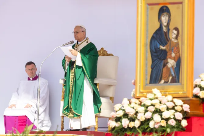 البابا لاوون الرابع عشر يترأّس الذبيحة الإلهيّة في تور فيرغاتا-روما