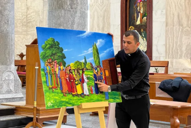 الأب روني سالم يُعلّم الأطفال عبر برنامج «صديق الأطفال»