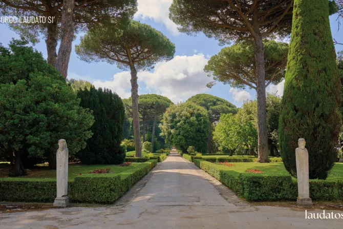 «قرية كُنْ مسبّحًا» في كاستل غاندولفو الإيطاليّة