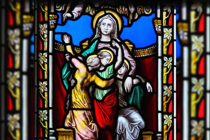 لوحة زجاجيّة للقديسة صوفيا وبناتها الثلاث في كنيسة سيدة سبلون، بروكسل-بلجيكا