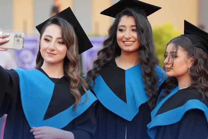 الجامعة الكاثوليكيّة في أربيل تحتفل بخرّيجيها