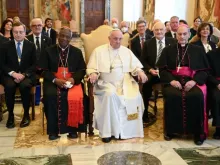 البابا فرنسيس يلتقي بالمشاركين في الاجتماع العام للأكاديمية البابوية للعلوم الاجتماعية في الفاتيكان ، ٢٩ أبريل ٢٠٢٢.