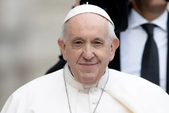 البابا فرنسيس في المقابلة العامّة في ساحة القديس بطرس في 4 مايو 2022.