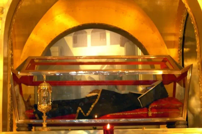 جسد القديسة ريتا دي كاسيا غير القابل للفساد (1381-1457)
