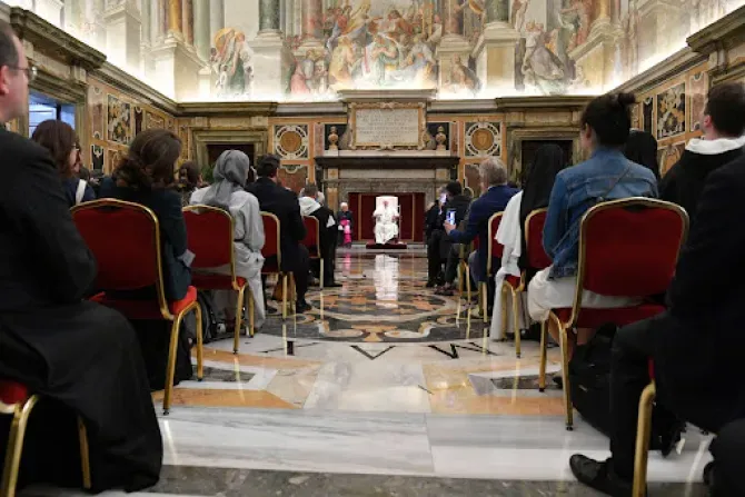 البابا فرنسيس يتحدّث أمام المشاركين في المؤتمر الدولي الحادي عشر للقديس توما الأكويني في 22 سبتمبر/أيلول 2022