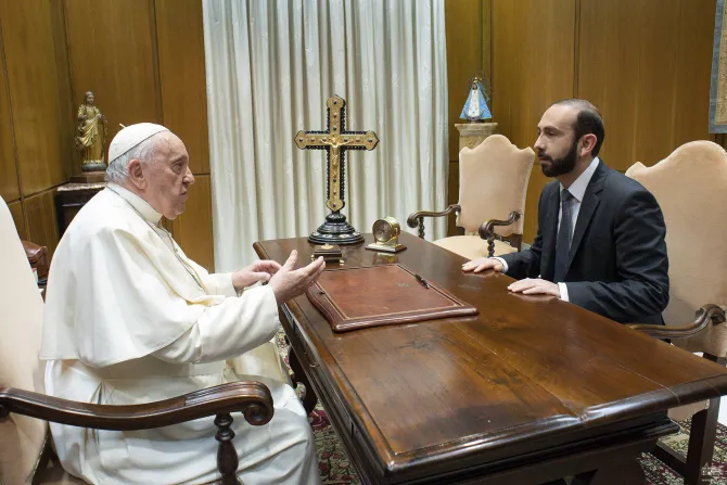 البابا فرنسيس يلتقي وزير الخارجيّة الأرميني أرارات ميرزويان